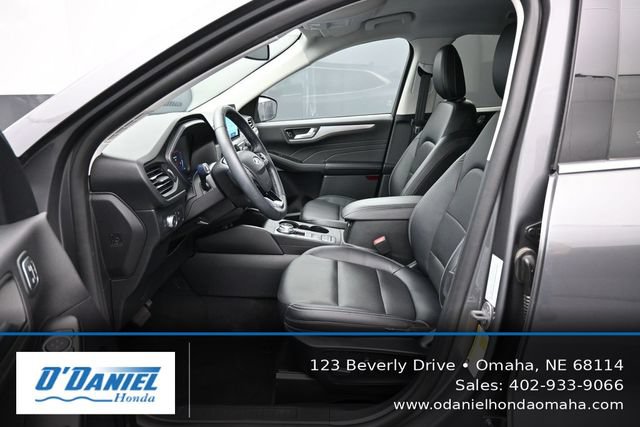 Used 2022 Ford Escape Titanium AWD/4WD image 25