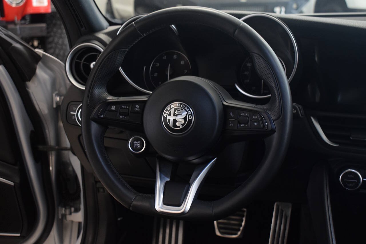 Used 2022 Alfa Romeo Giulia Ti RWD image 32