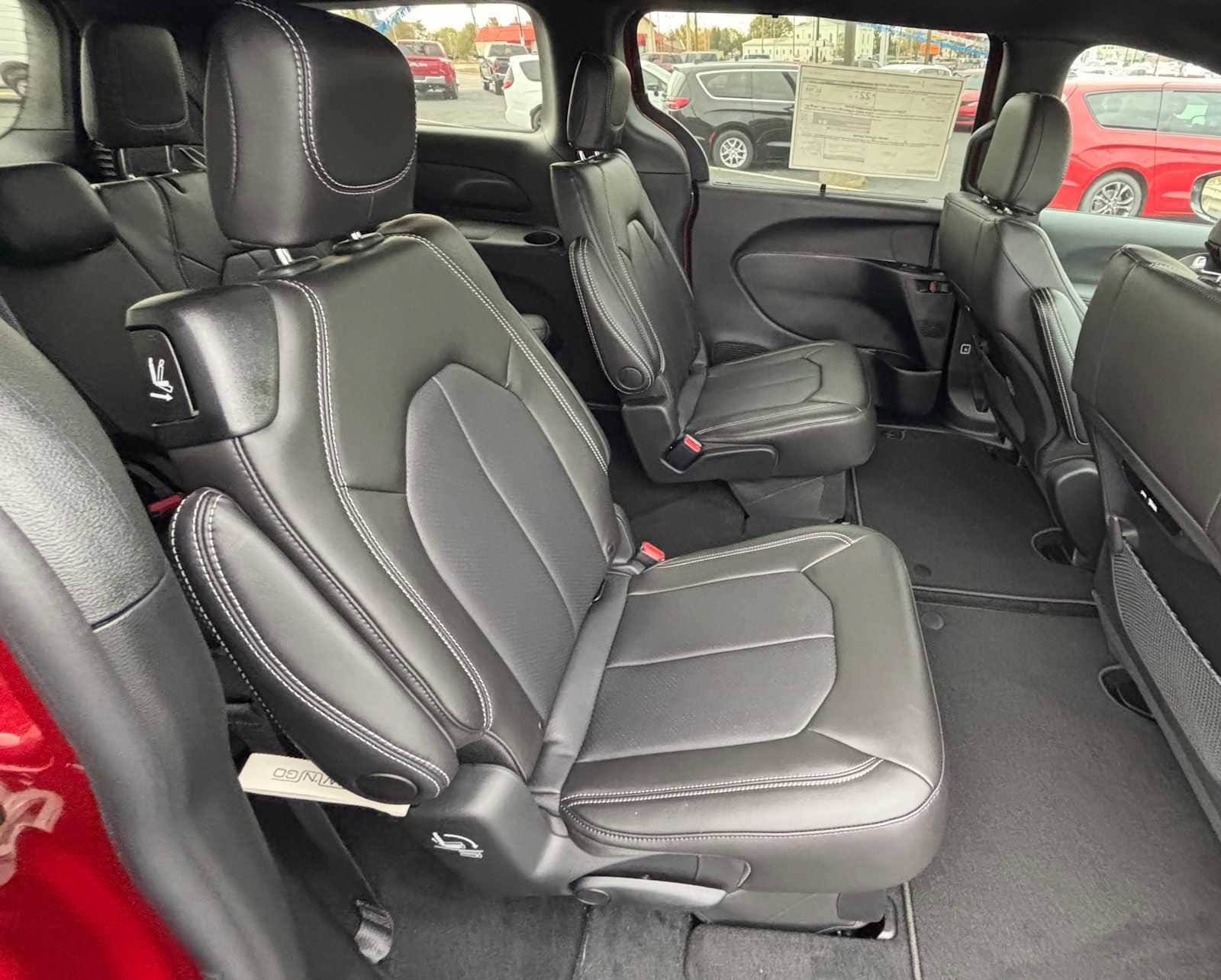 New 2026 Chrysler Pacifica Select FWD image 17
