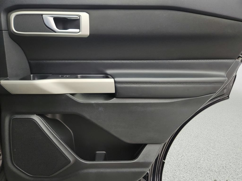 Used 2020 Ford Explorer XLT w/ Comfort Package RWD image 28