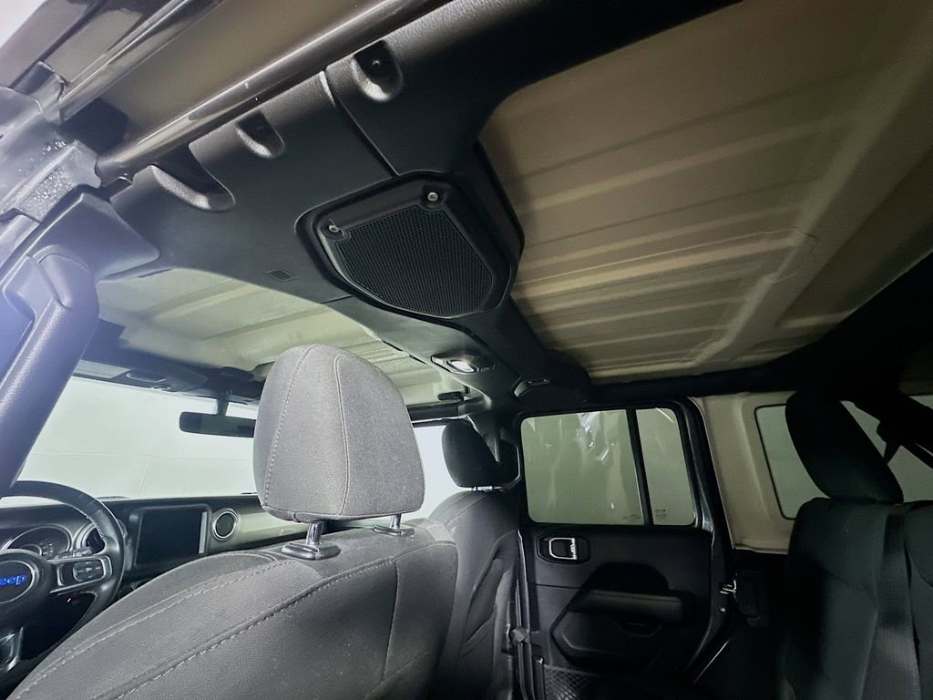 Used 2018 Jeep Wrangler Unlimited Sahara AWD/4WD image 13