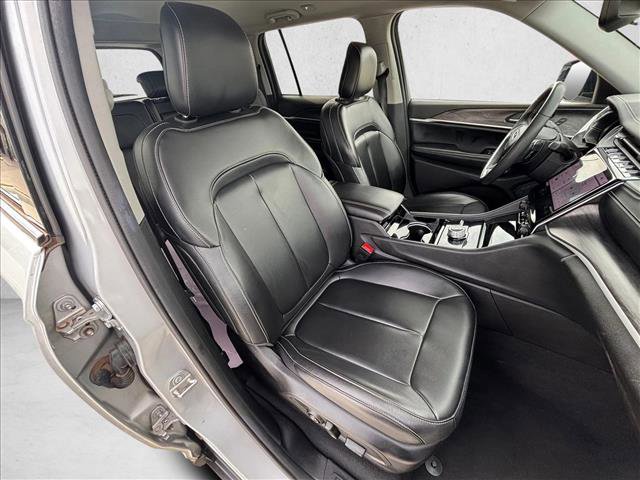 Used 2023 Jeep Grand Cherokee Limited image 23
