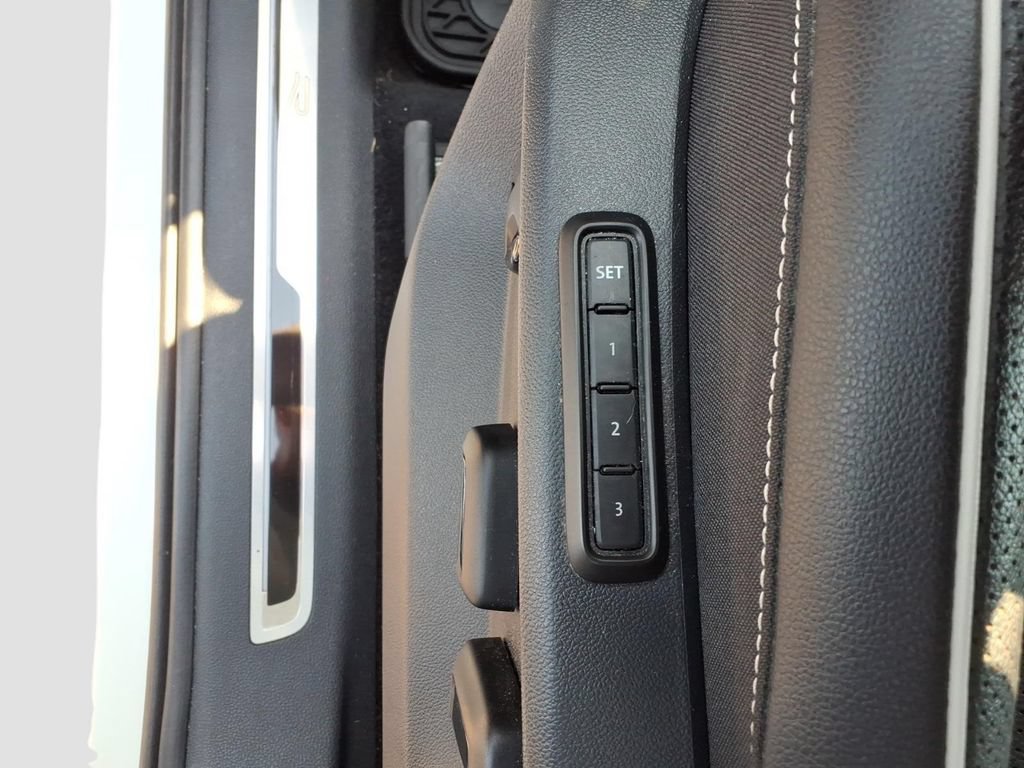 Used 2022 Volkswagen Tiguan SEL R-Line AWD/4WD image 14