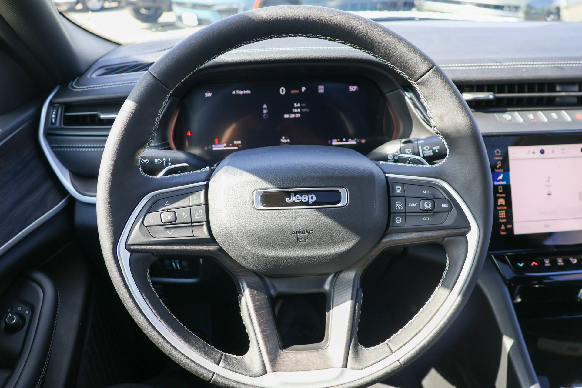 New 2026 Jeep Grand Cherokee Altitude AWD/4WD image 32