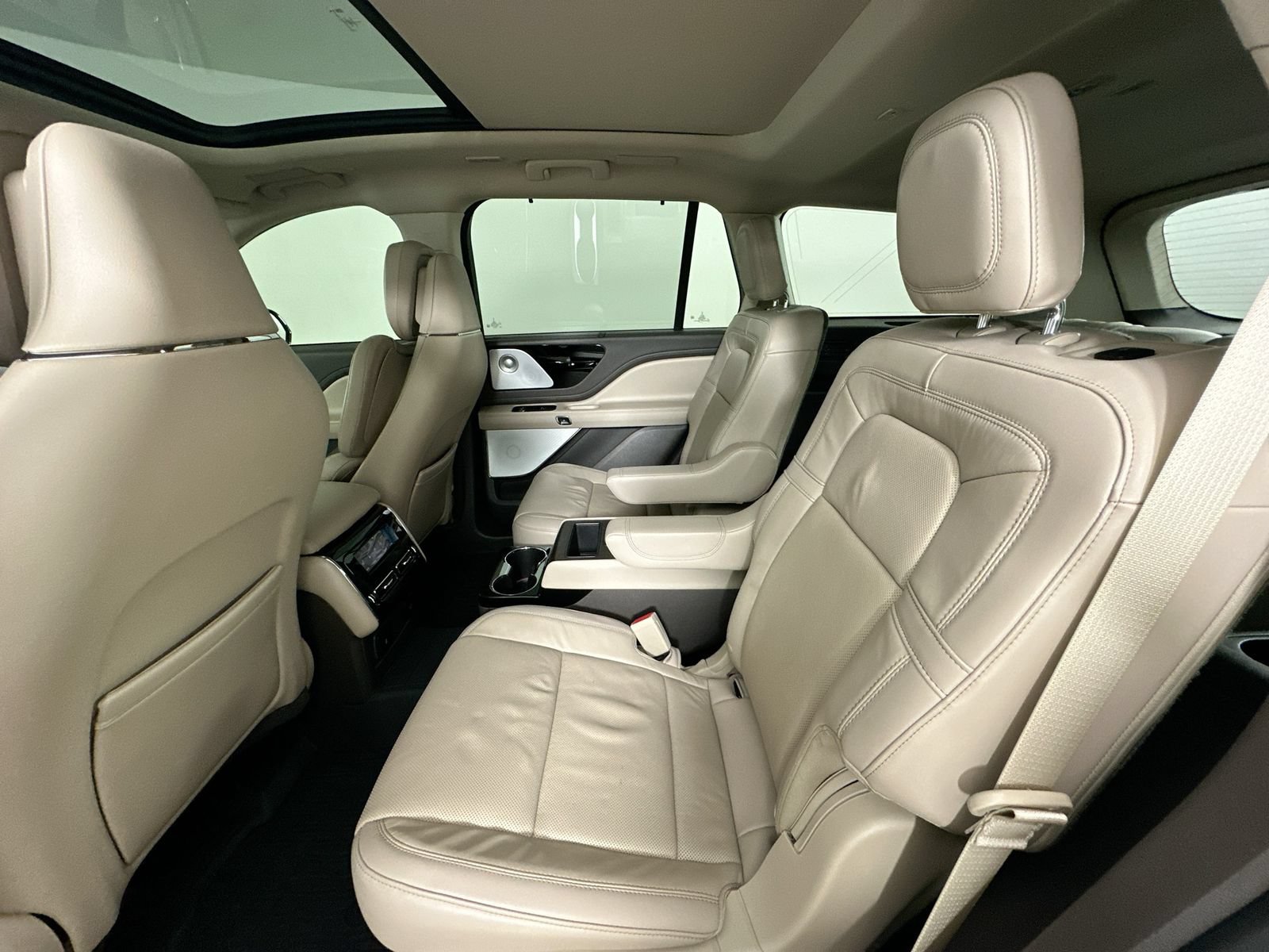 Used 2023 Lincoln Aviator Reserve w/ Equipment Group 201A AWD/4WD image 40