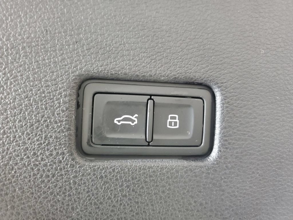 Used 2023 Audi Q8 Prestige AWD/4WD image 11
