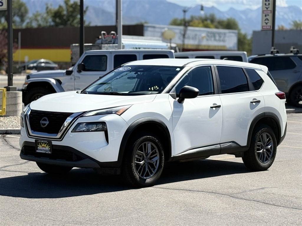 Used 2023 Nissan Rogue S AWD/4WD image 3
