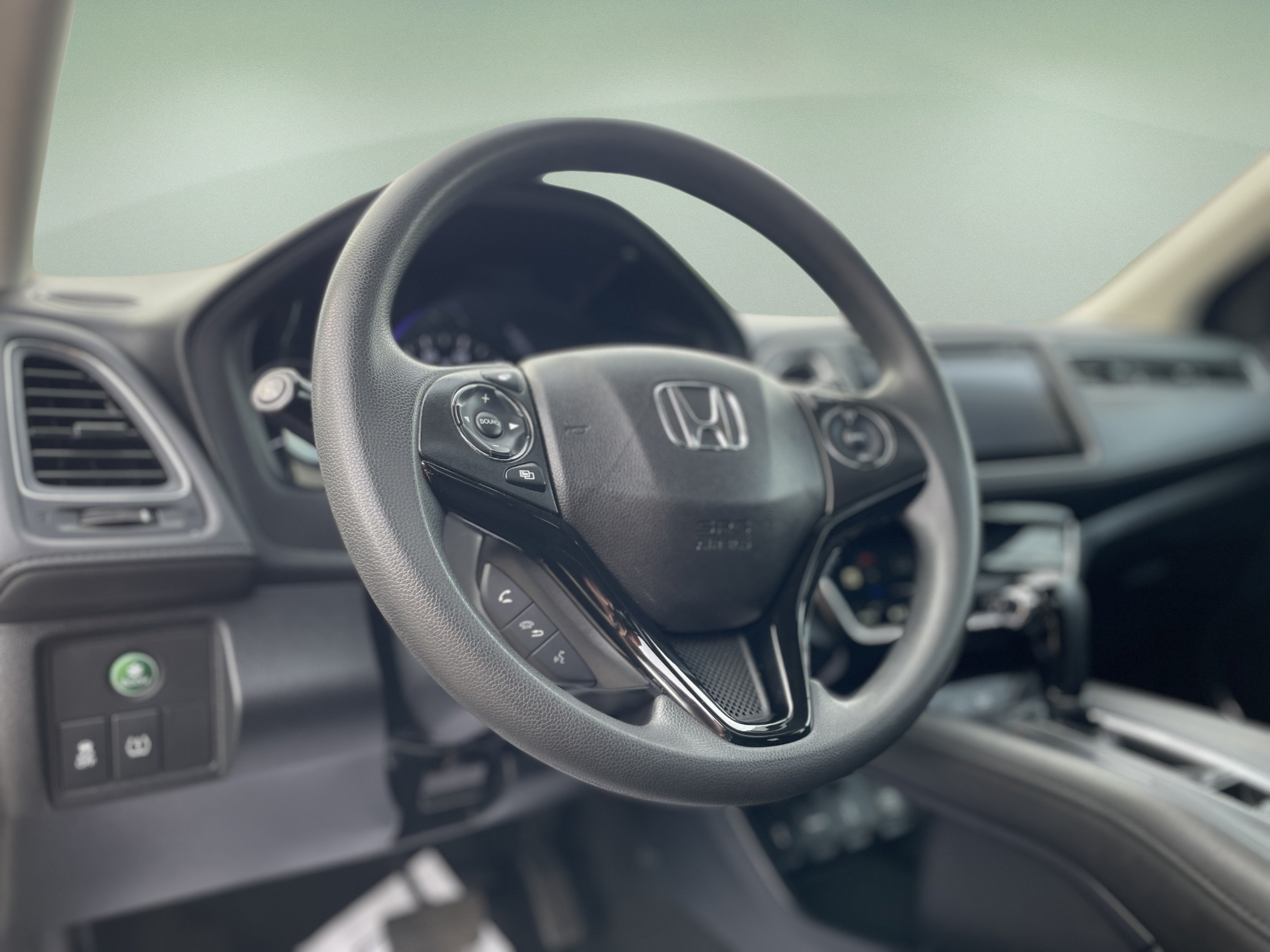 Used 2018 Honda HR-V EX image 16