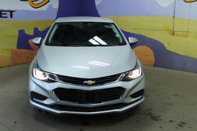 Used 2018 Chevrolet Cruze LT w/ LT Convenience Package FWD image 3
