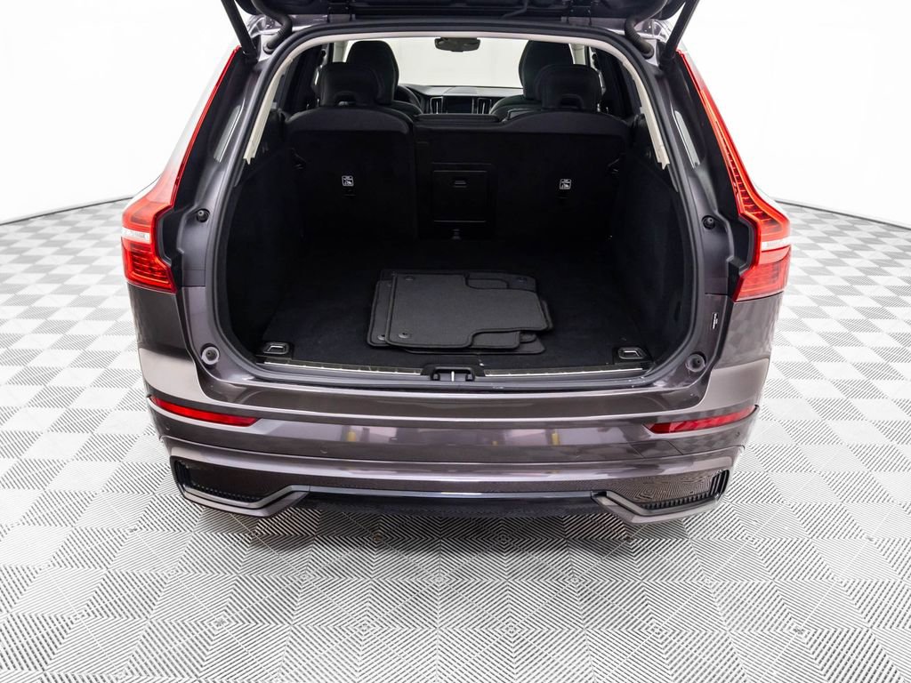 Used 2025 Volvo XC60 B5 Plus image 30