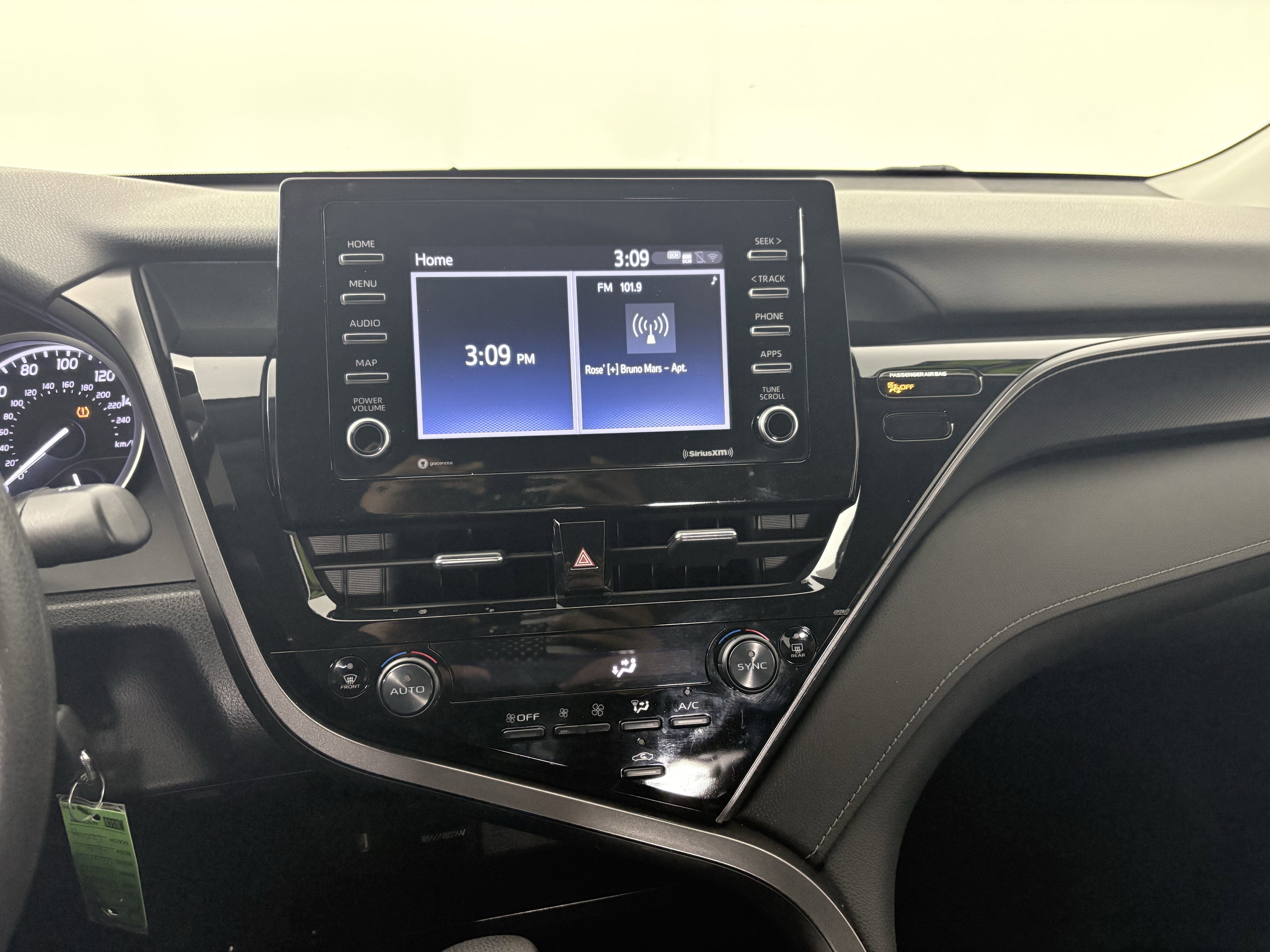 Used 2022 Toyota Camry LE image 17