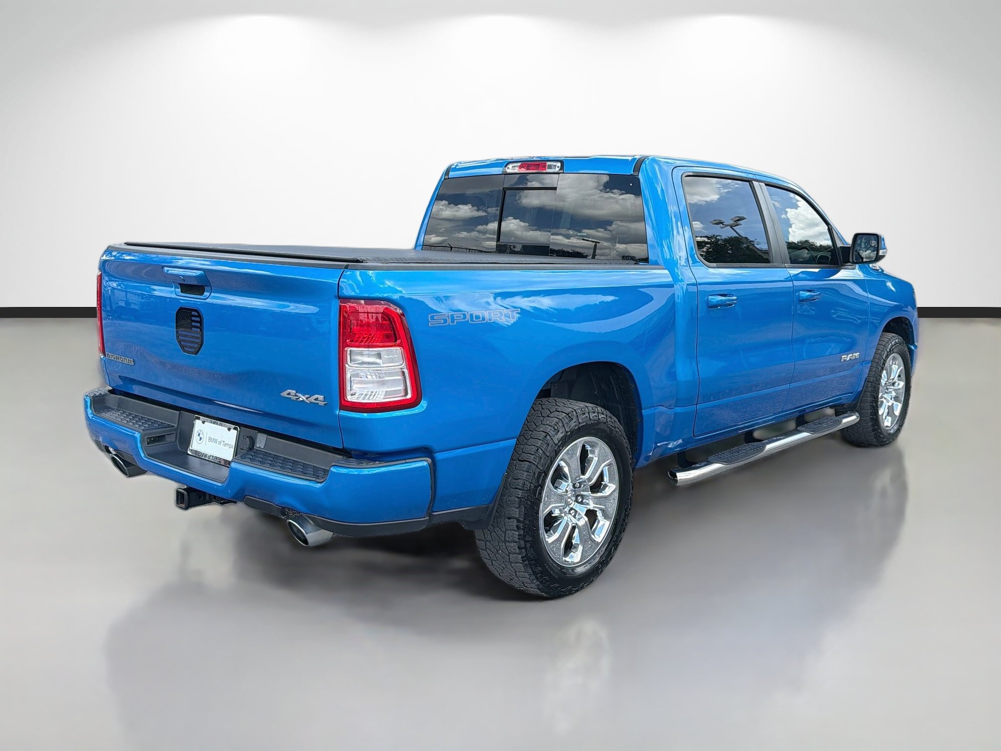 Used 2021 RAM 1500 4x4 Crew Cab image 3