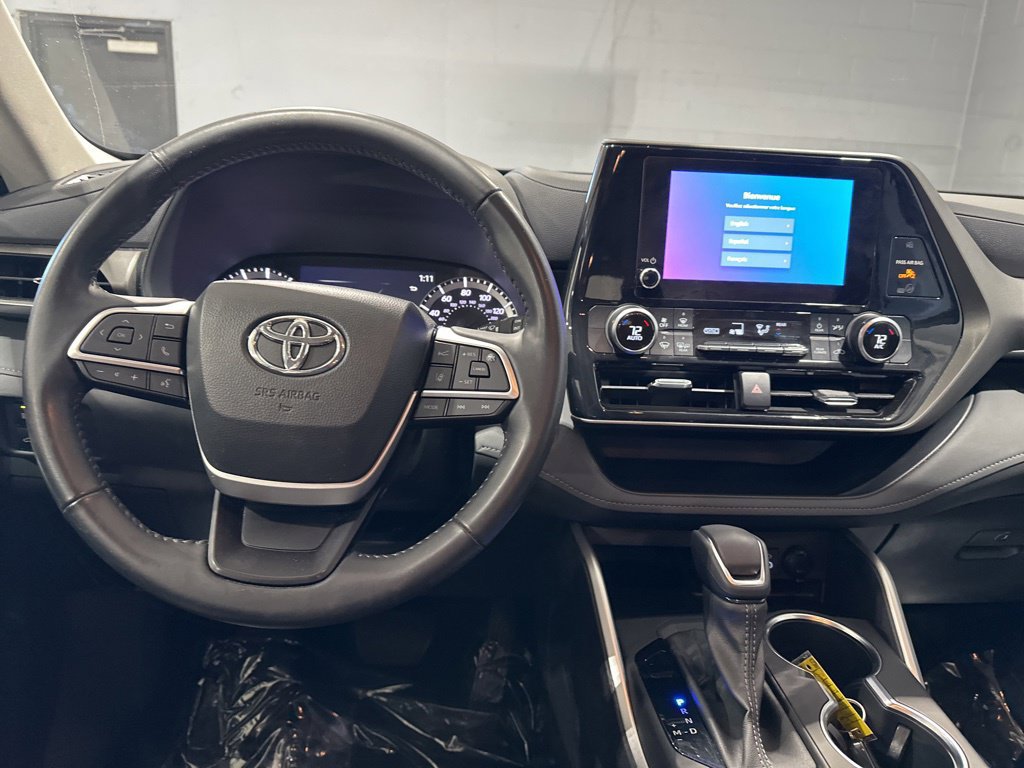 Used 2023 Toyota Highlander LE AWD/4WD image 8