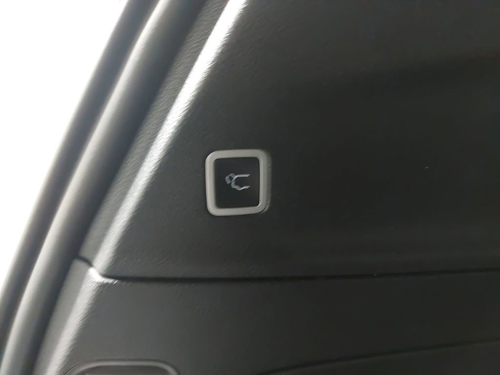 Used 2025 Chrysler Pacifica Select image 15