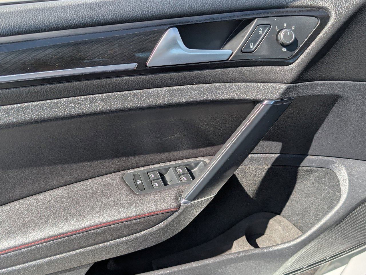 Used 2015 Volkswagen GTI Autobahn w/ Lighting Package (SEL) image 15