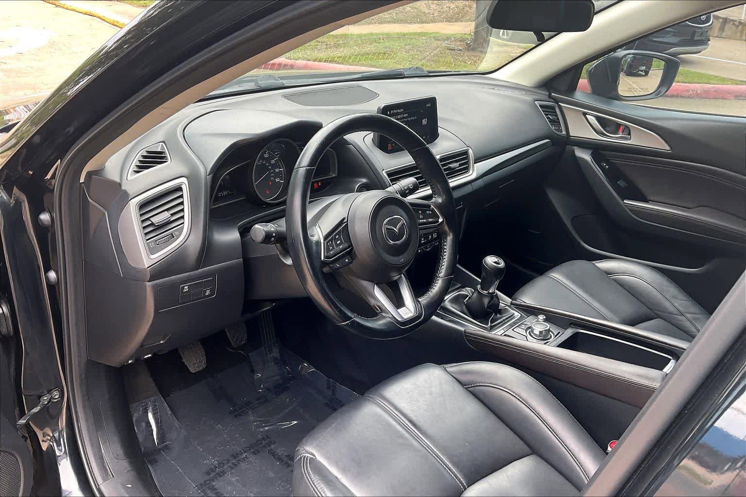 Used 2018 MAZDA MAZDA3 Touring FWD image 18