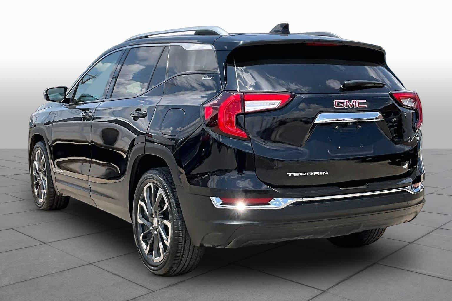 Used 2022 GMC Terrain SLT w/ Infotainment Package II FWD image 11