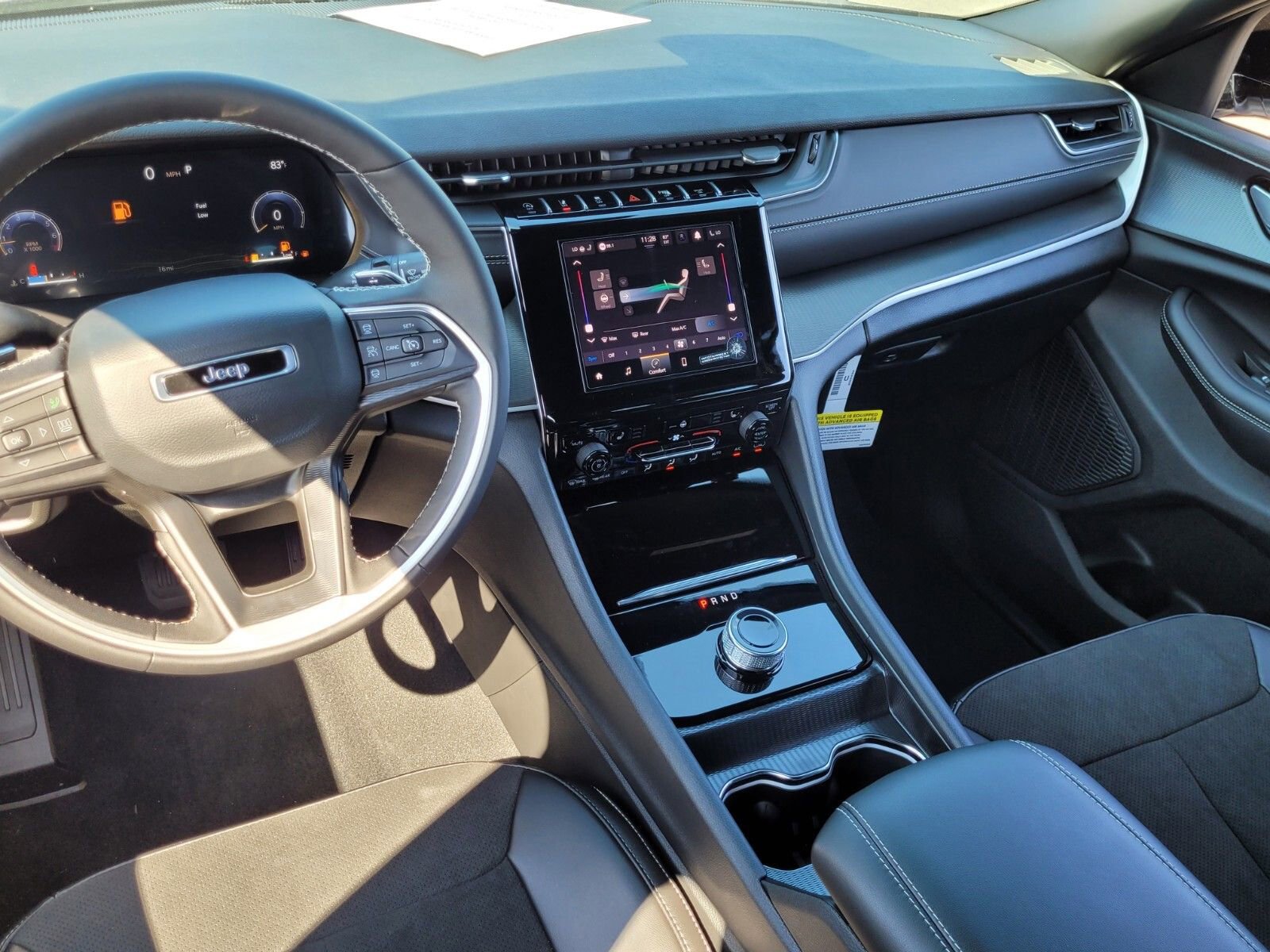New 2025 Jeep Grand Cherokee Altitude image 6
