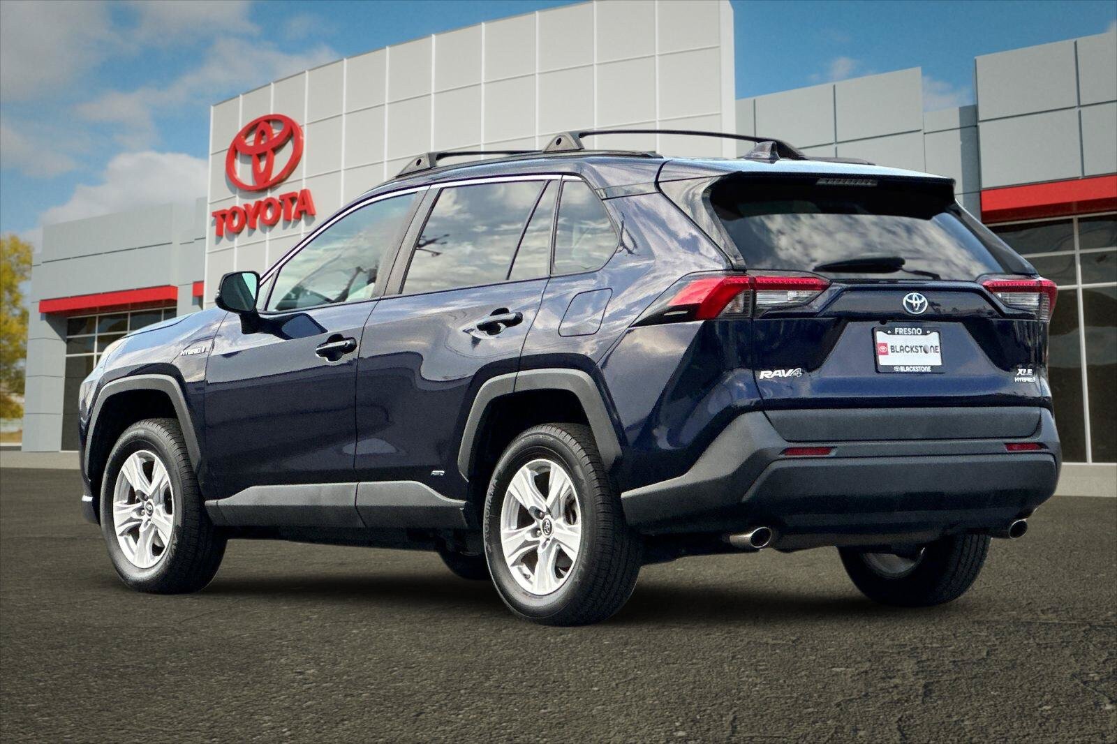 Certified 2019 Toyota RAV4 XLE w/ Convenience Package AWD/4WD image 5
