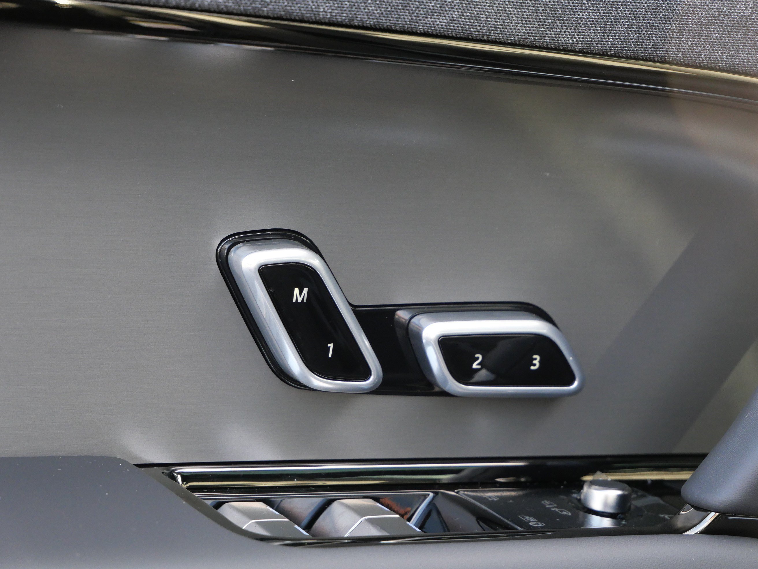 New 2027 Land Rover Range Rover Sport SE AWD/4WD image 4