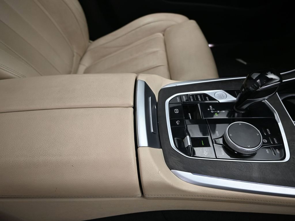 Used 2021 BMW X7 xDrive40i w/ Premium Package 2 image 28