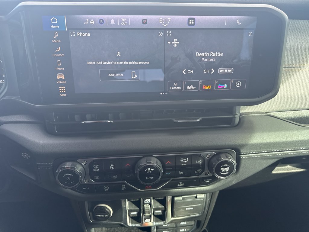 Used 2024 Jeep Wrangler Unlimited Sahara AWD/4WD image 19