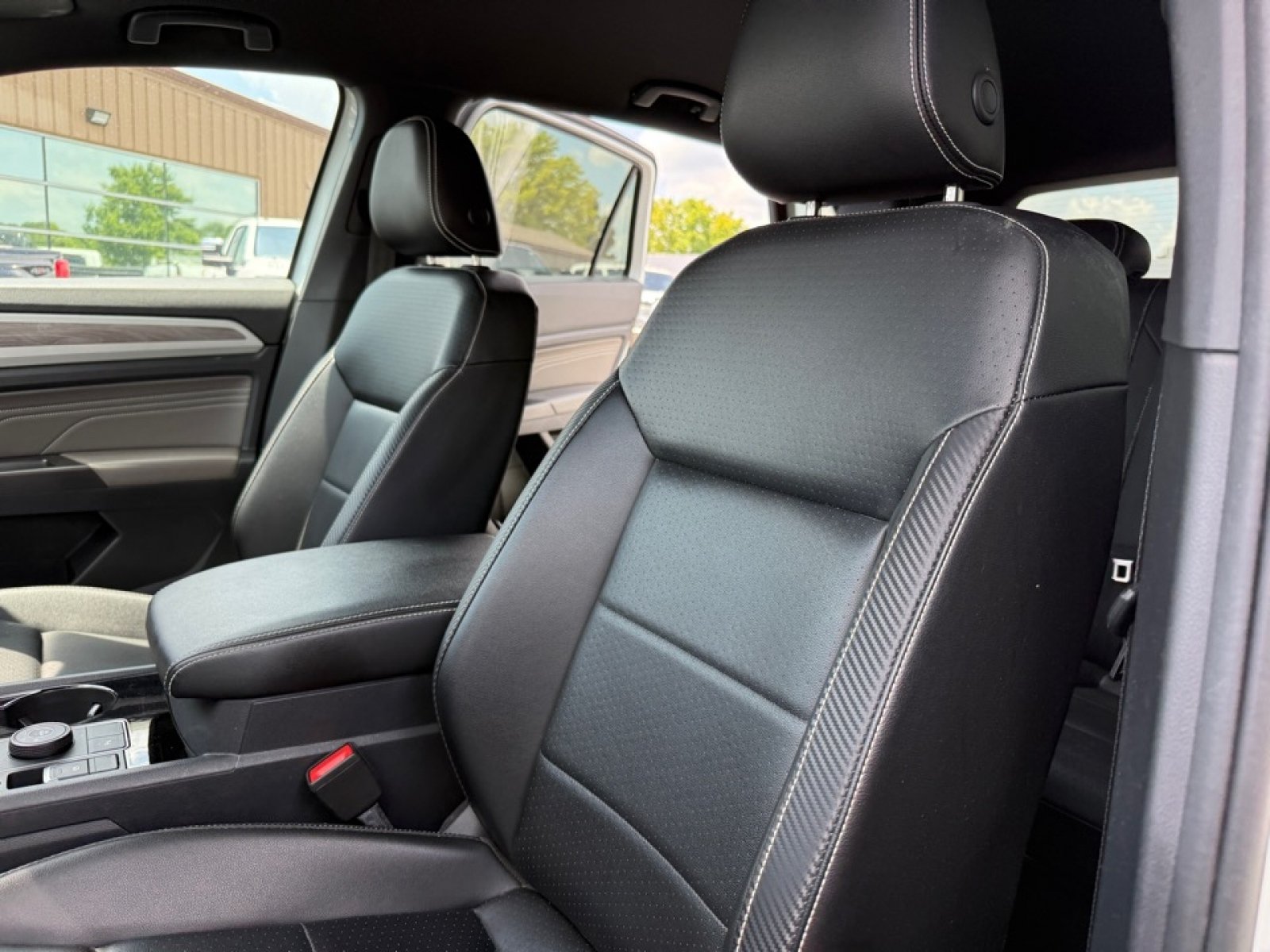 Used 2022 Volkswagen Atlas Cross Sport SE AWD/4WD image 27