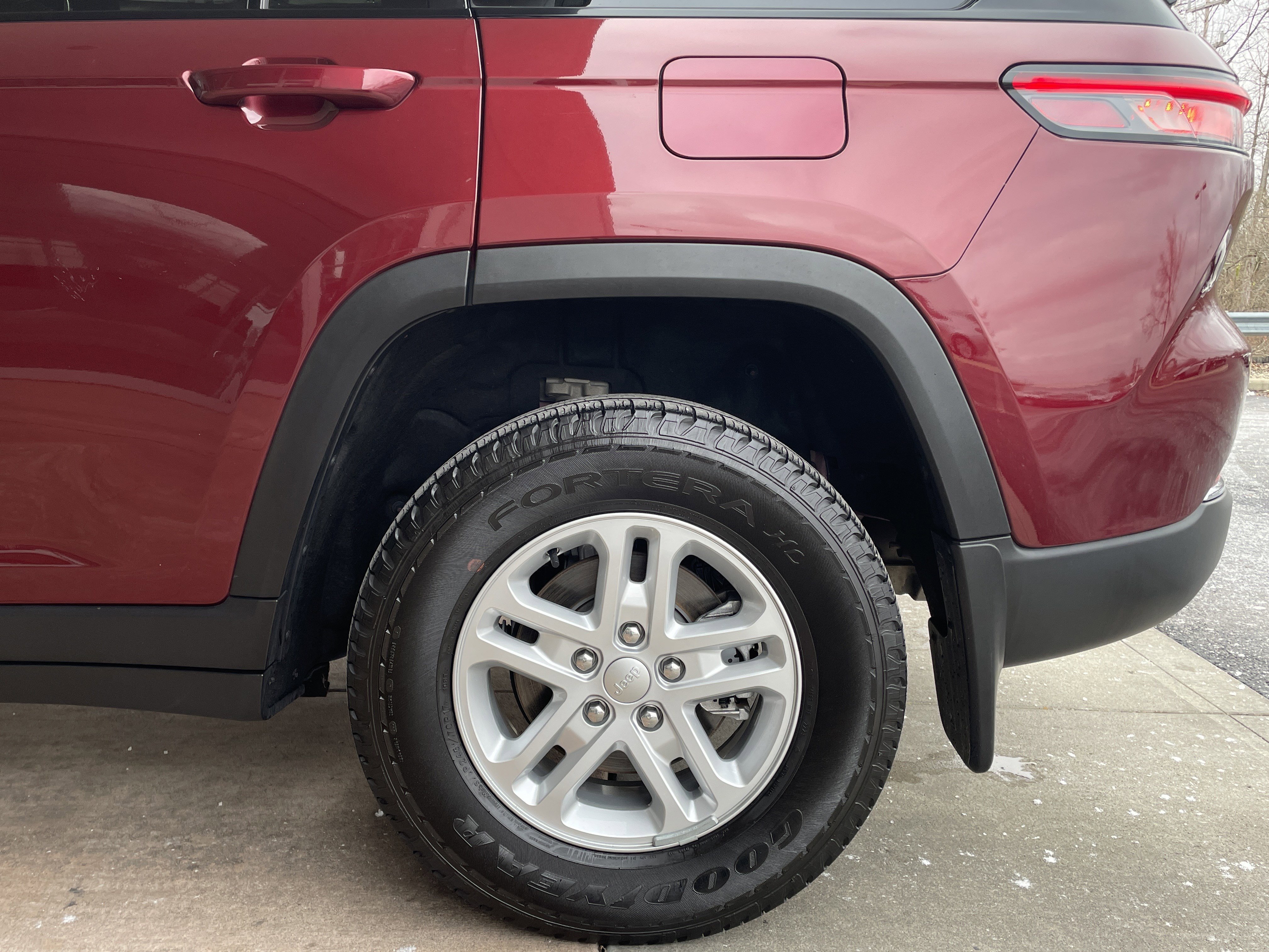 Used 2023 Jeep Grand Cherokee Laredo w/ MOPAR Finishing Package image 23