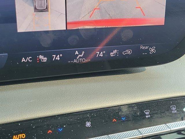 Used 2025 Buick Enclave Avenir w/ Super Cruise Package image 35