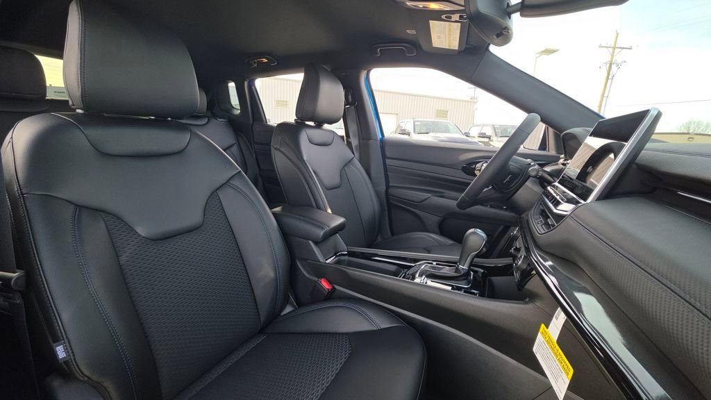New 2026 Jeep Compass Latitude image 13