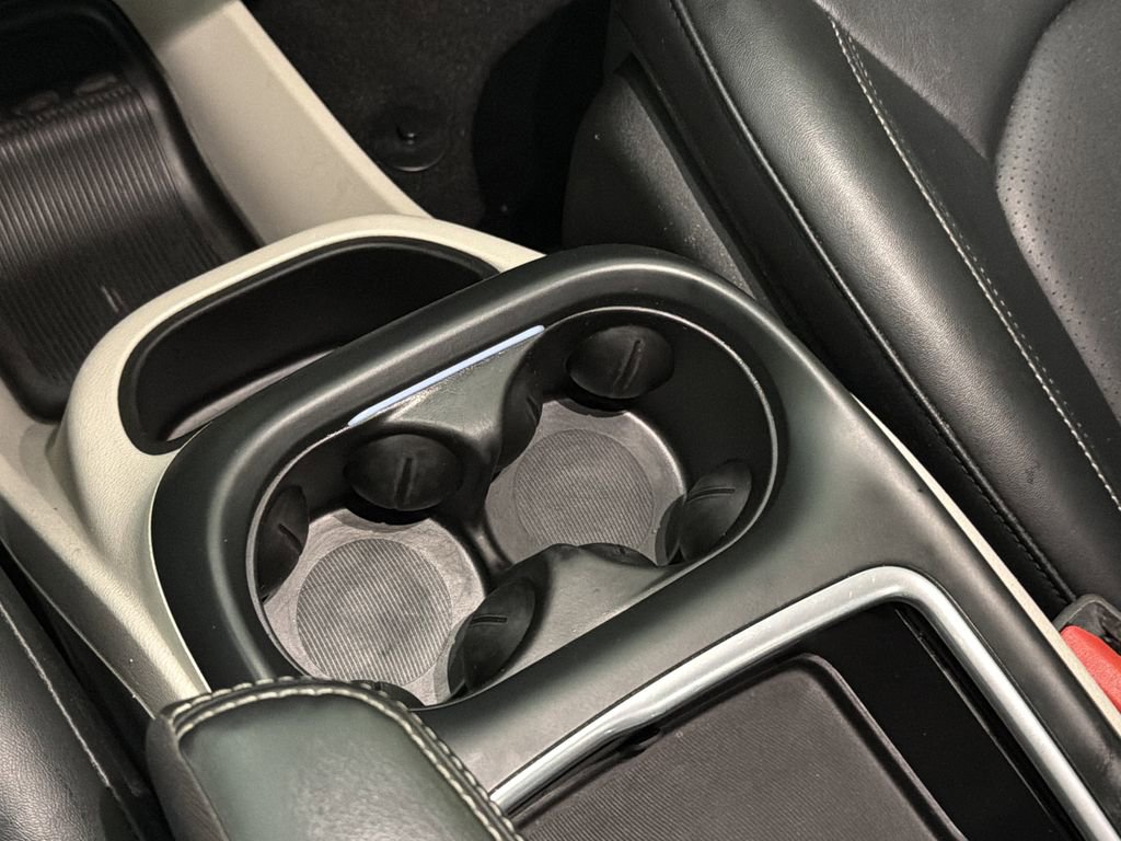 Used 2024 Chrysler Pacifica Touring-L image 28