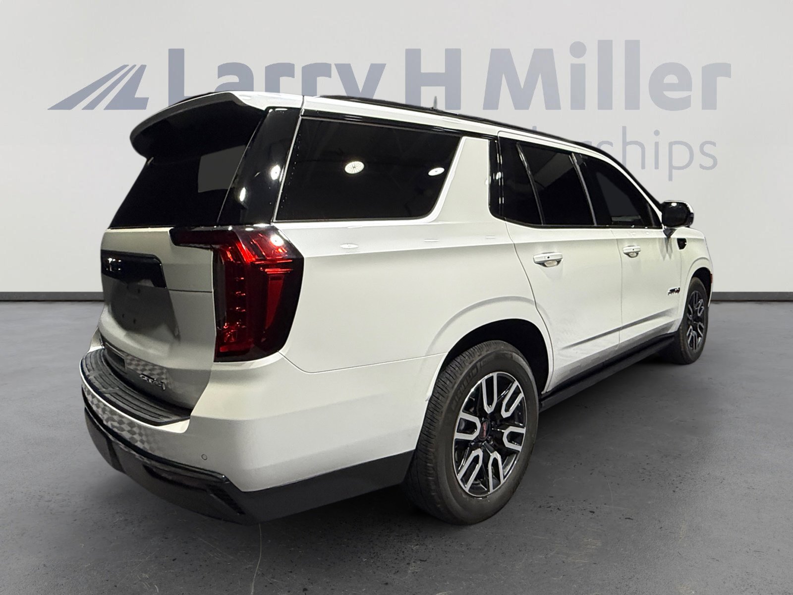 Used 2021 GMC Yukon AT4 w/ AT4 Premium Plus Package AWD/4WD image 5
