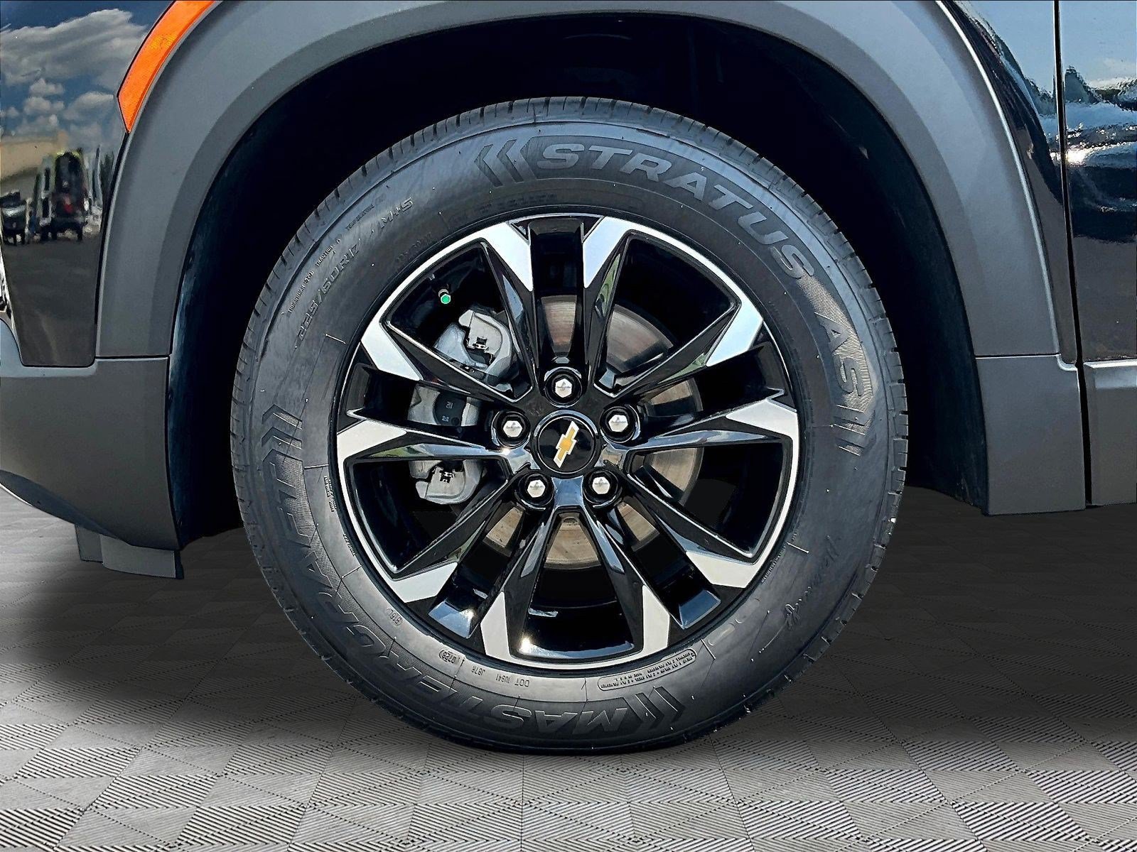 Used 2023 Chevrolet TrailBlazer LT FWD image 32