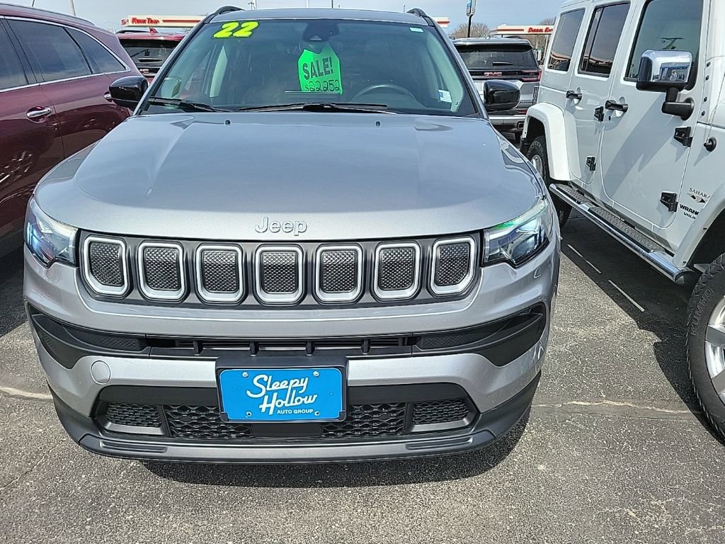 Used 2022 Jeep Compass Latitude w/ Sun and Sound Group image 2