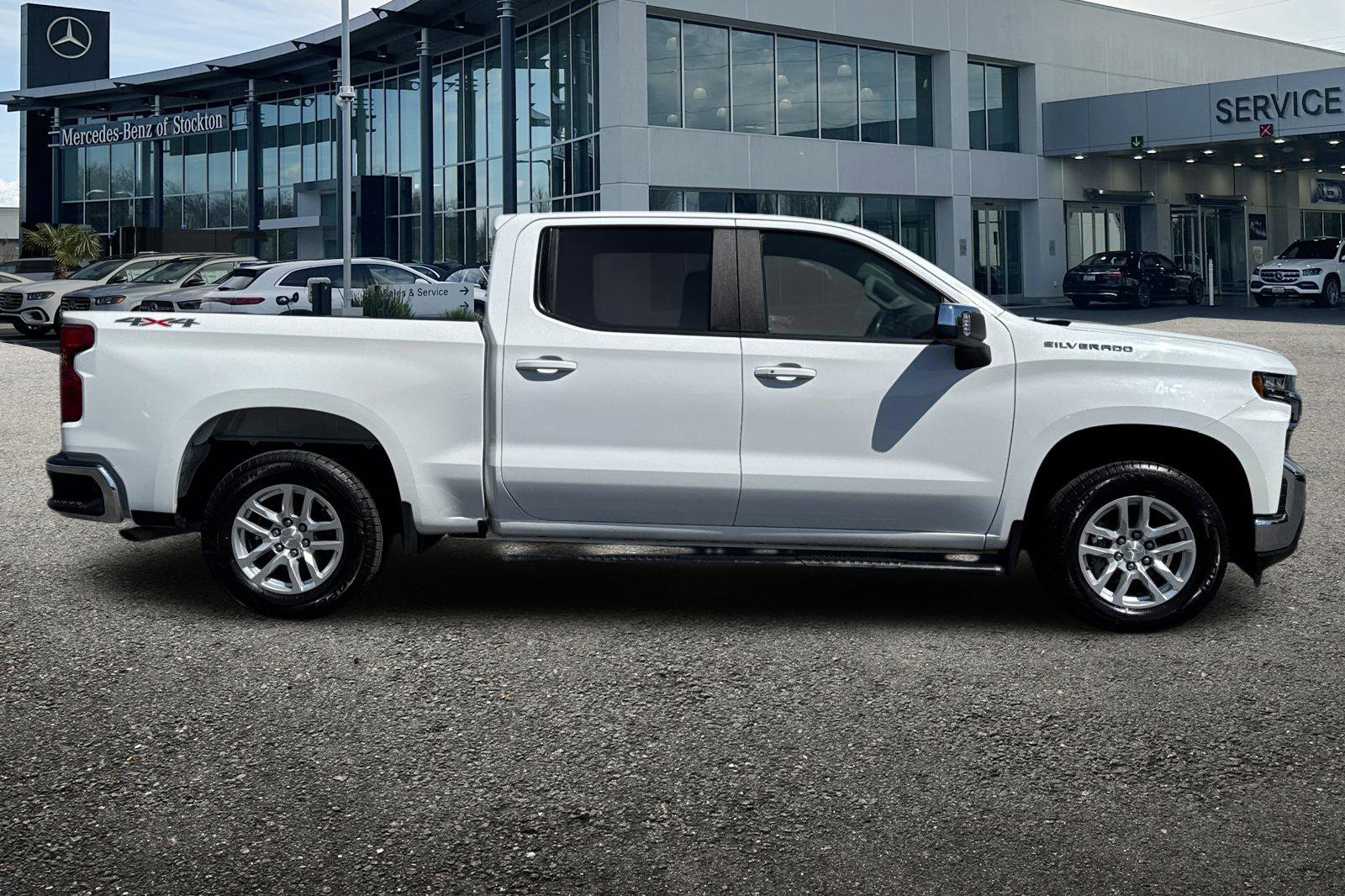 Used 2021 Chevrolet Silverado 1500 LT w/ Safety Package II AWD/4WD image 3