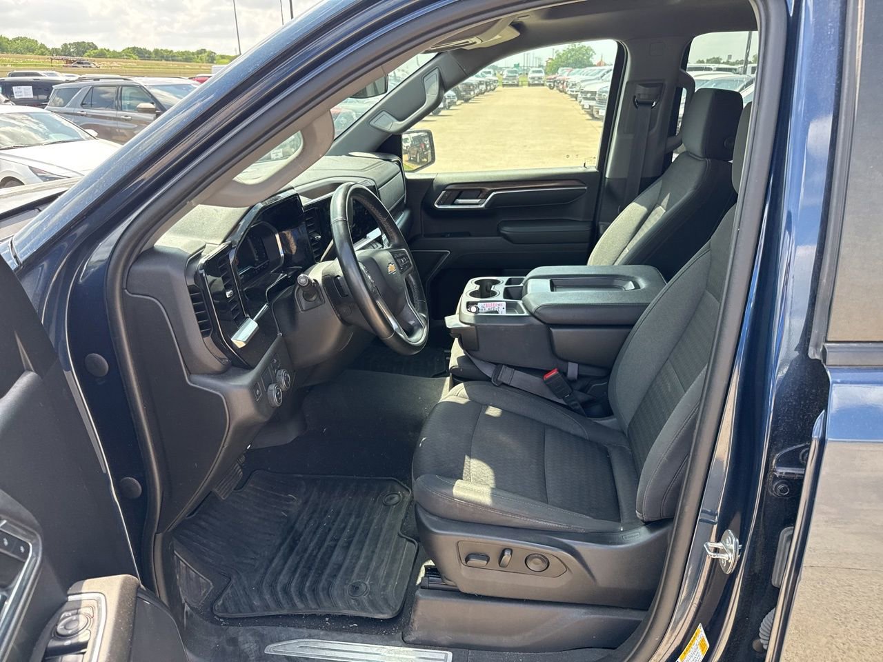 Used 2023 Chevrolet Silverado 1500 LT image 19