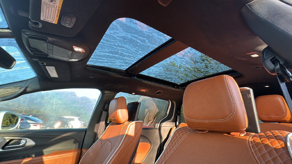 Used 2024 Chrysler Pacifica Pinnacle FWD image 27