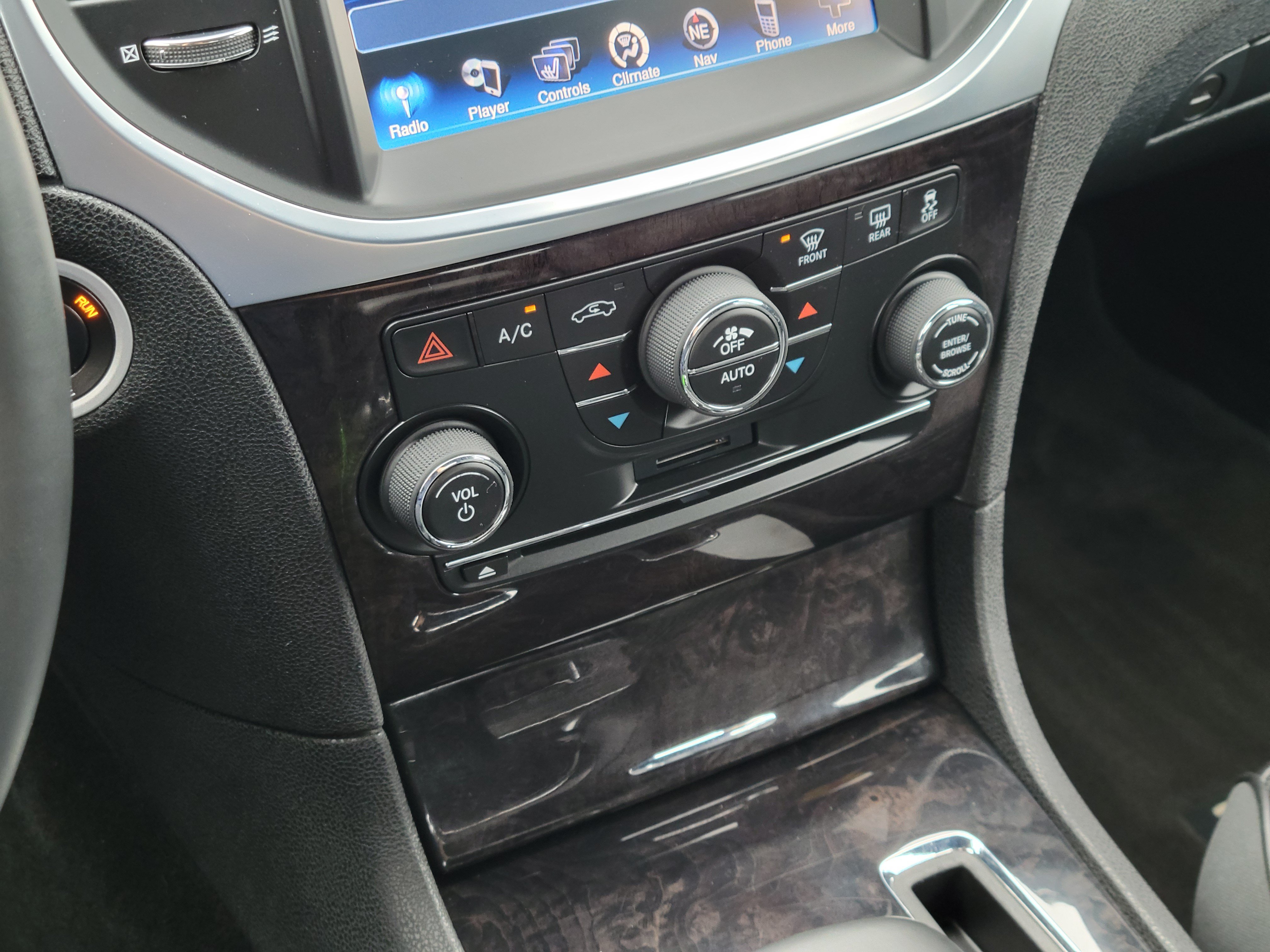 Used 2014 Chrysler 300 C RWD image 16