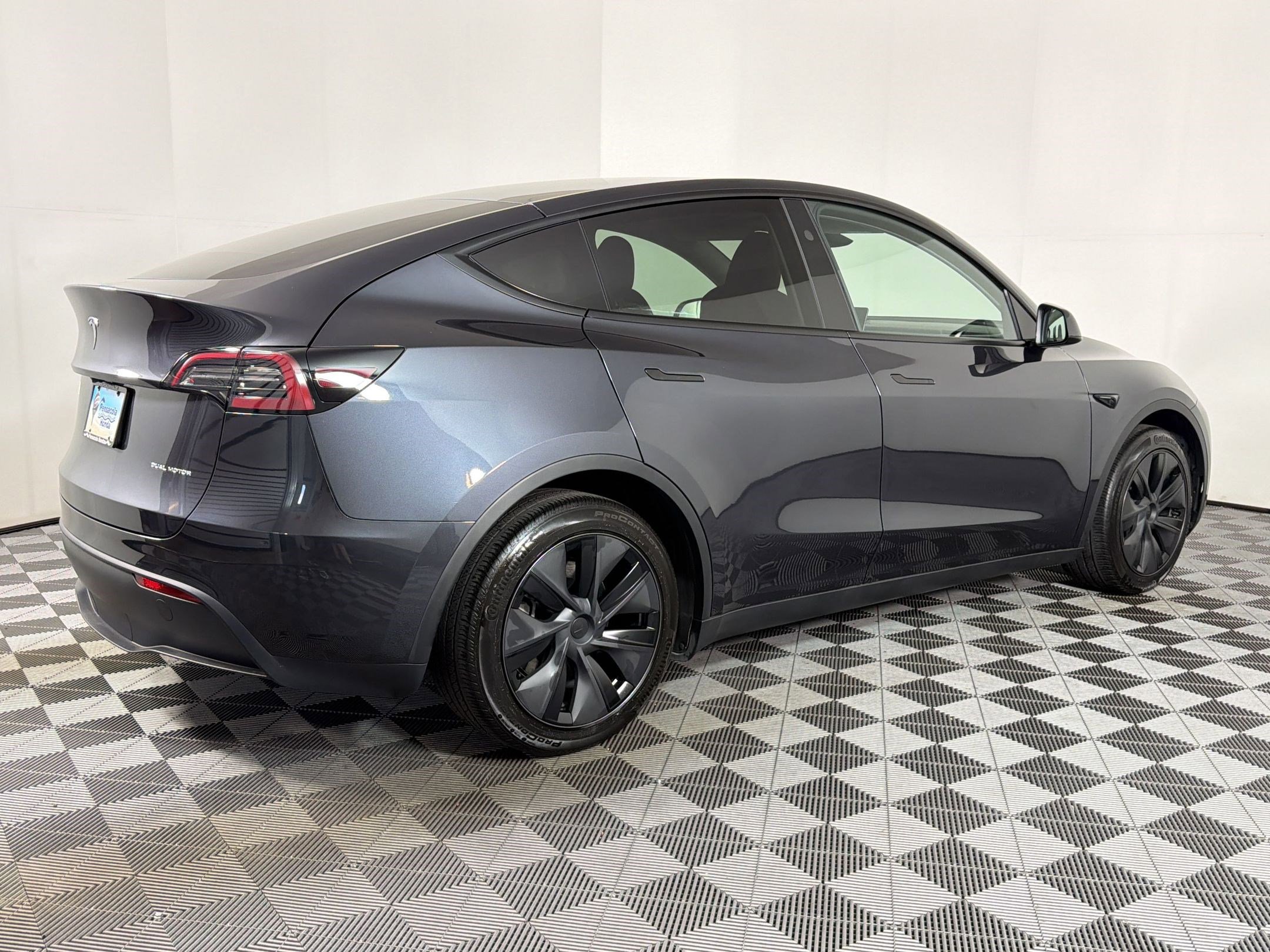 Used 2025 Tesla Model Y Long Range AWD/4WD image 7