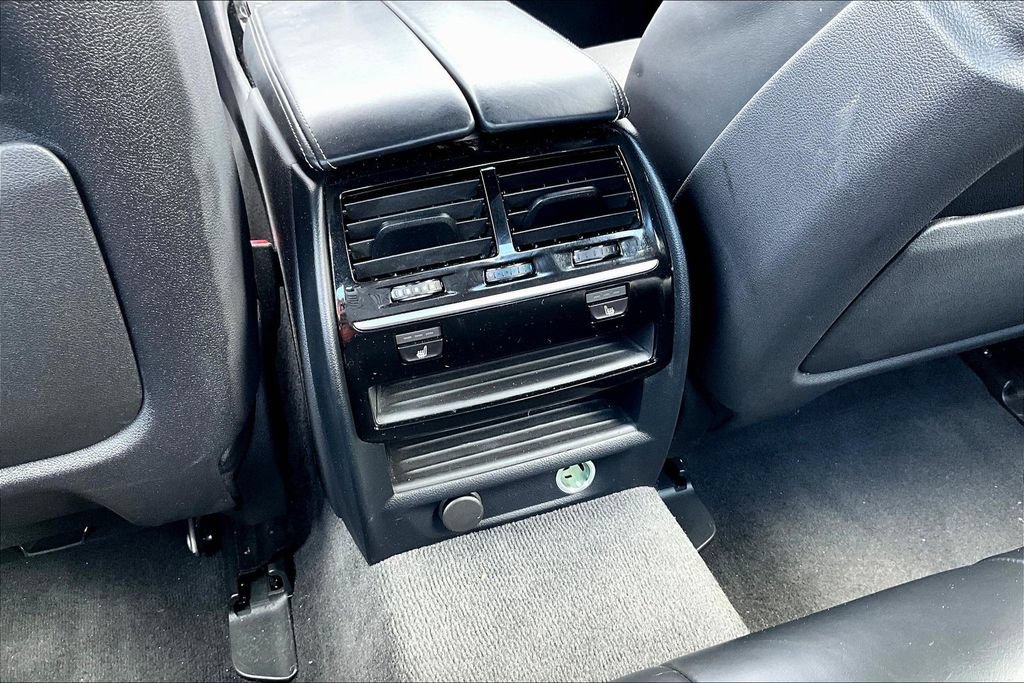 Used 2019 BMW 530e xDrive w/ Luxury Seating Package AWD/4WD image 10