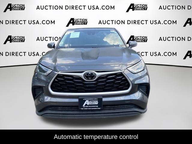 Used 2023 Toyota Highlander L AWD/4WD image 3