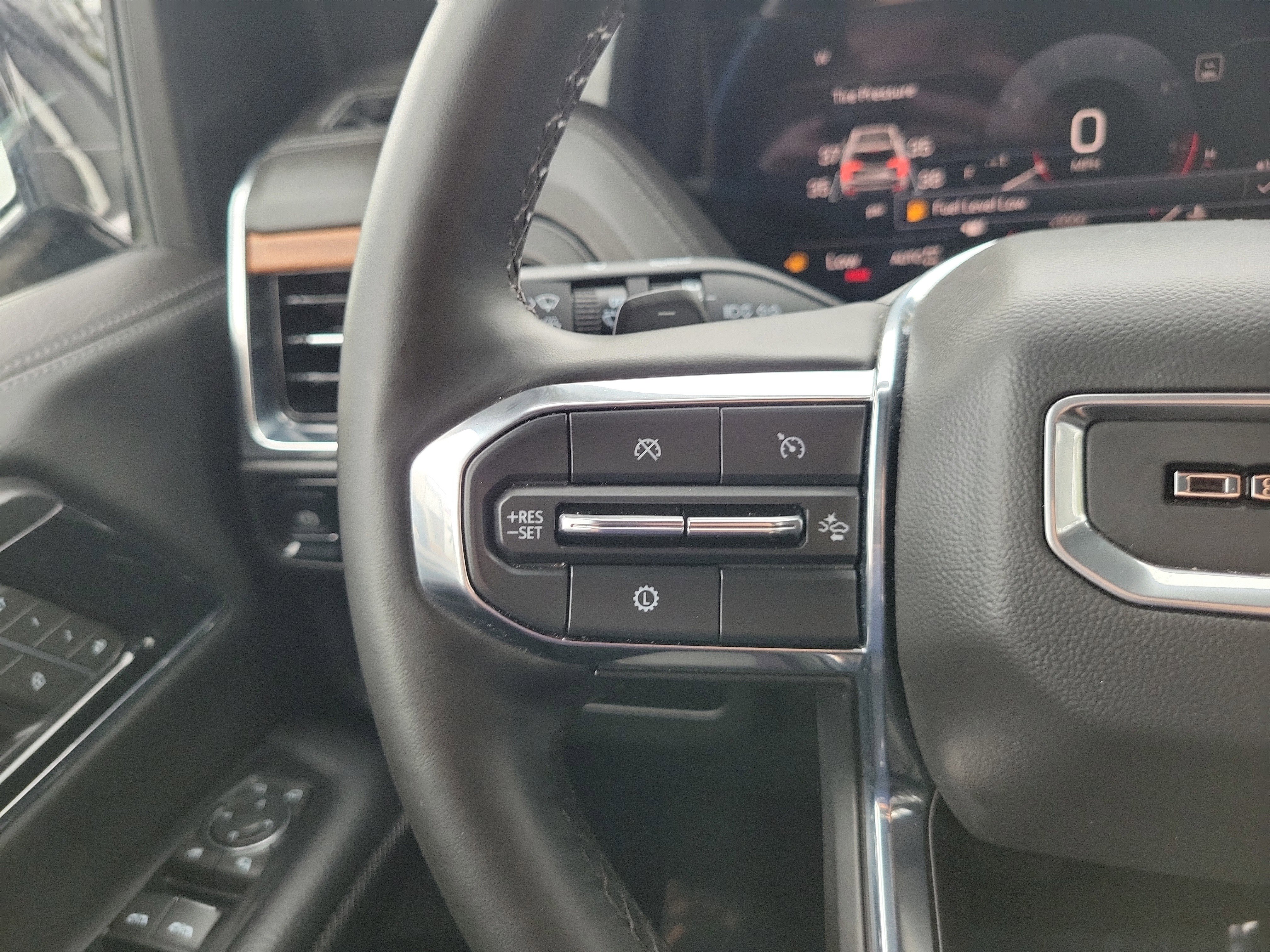 Used 2025 GMC Yukon Denali image 19