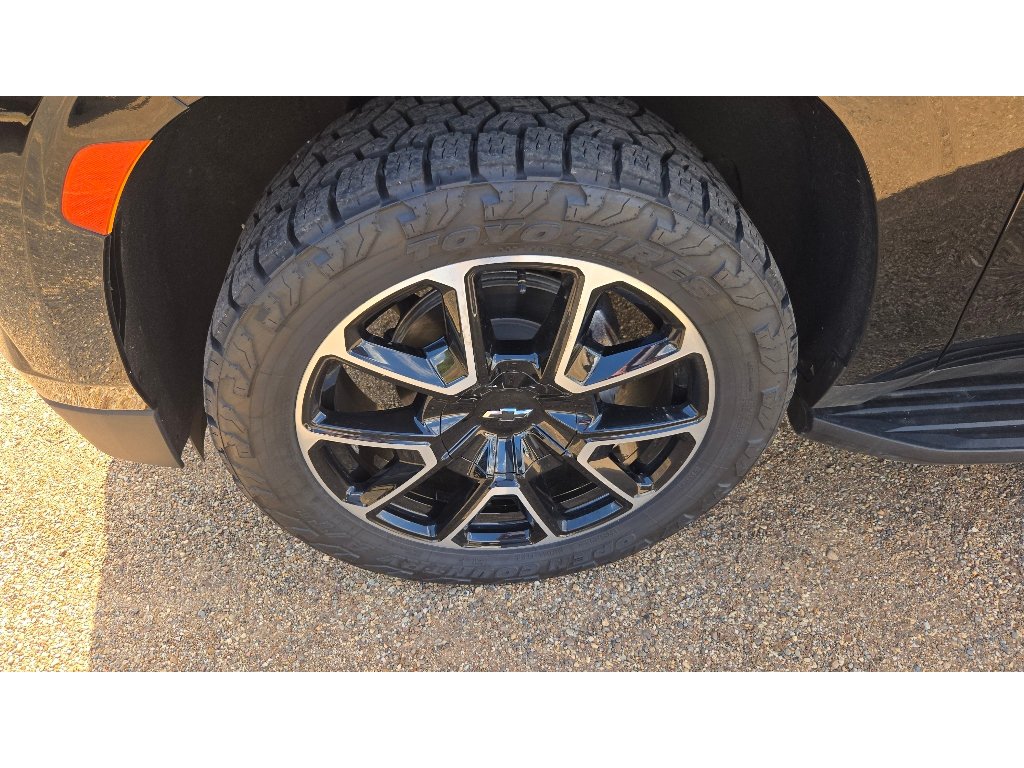 Used 2024 Chevrolet Suburban RST w/ Luxury Package AWD/4WD image 10
