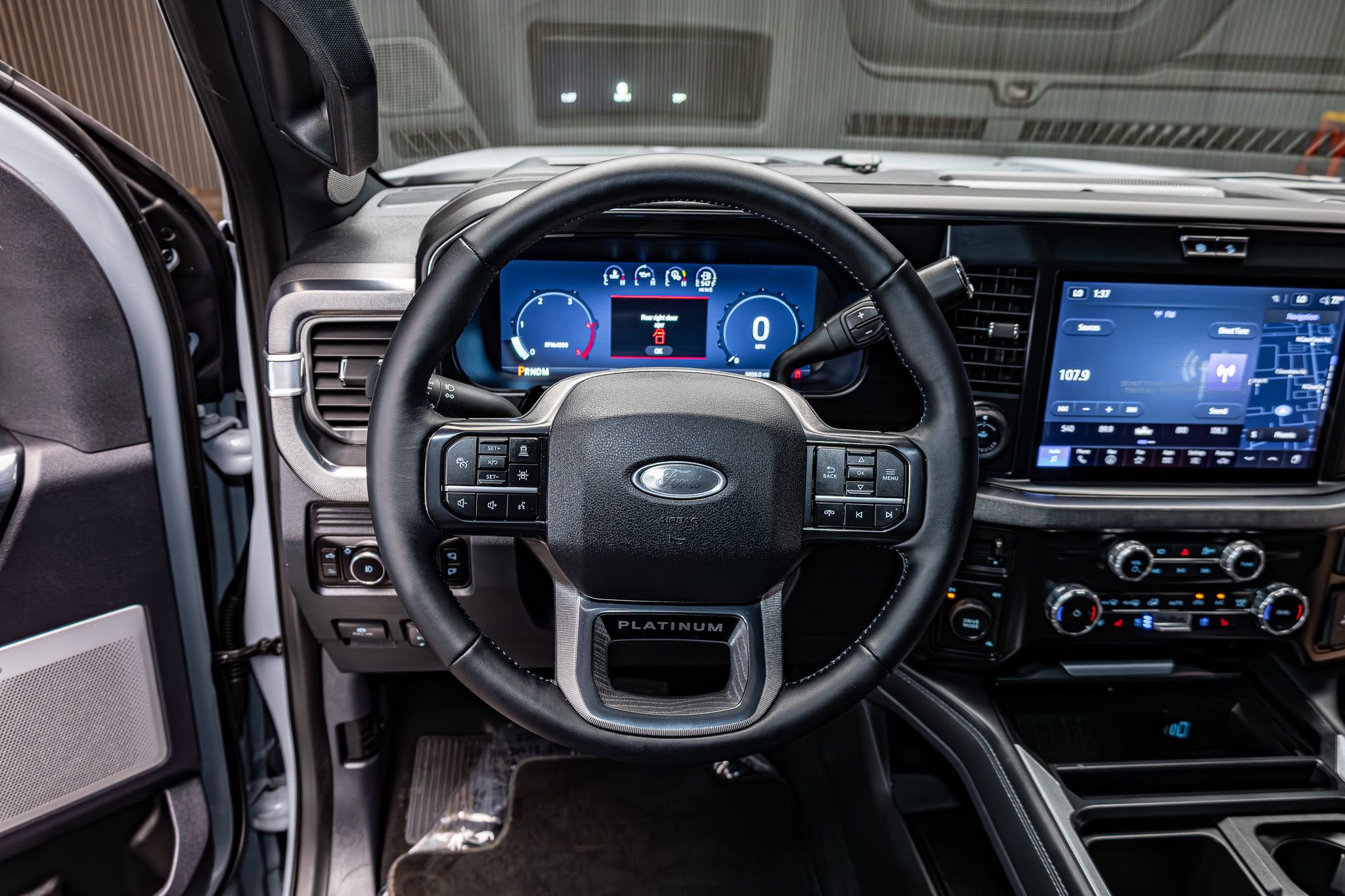 Used 2025 Ford F450 Platinum w/ FX4 Off-Road Package image 17