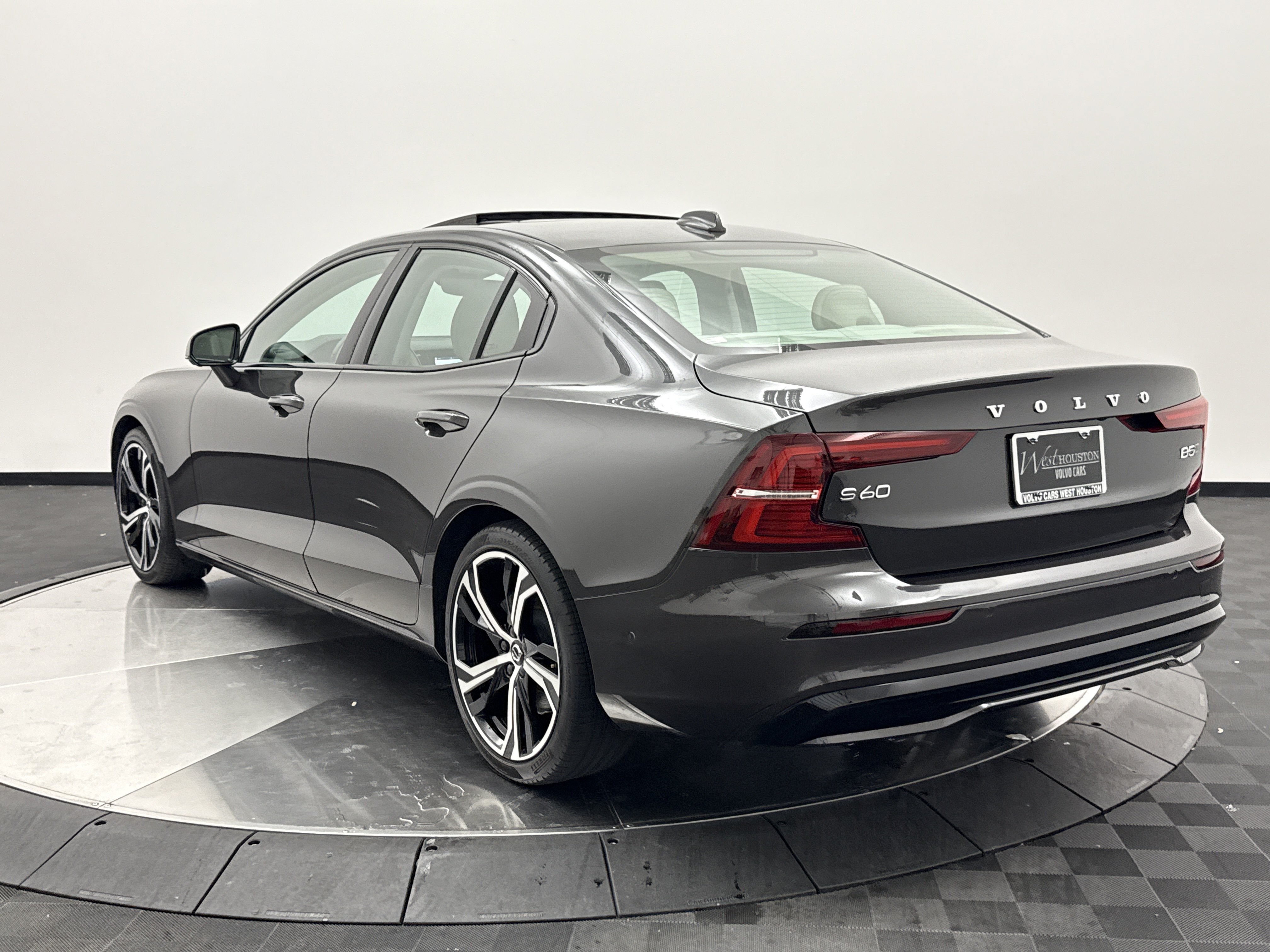 Used 2024 Volvo S60 B5 Plus AWD/4WD image 5