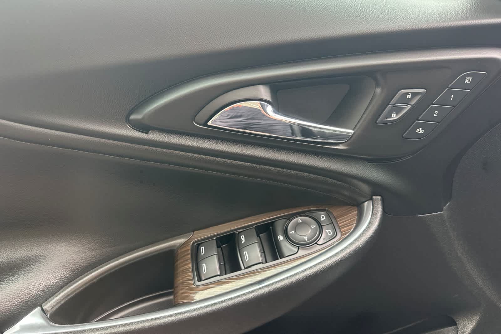 Used 2017 Chevrolet Malibu Premier w/ Premier Sun and Wheel Package FWD image 12