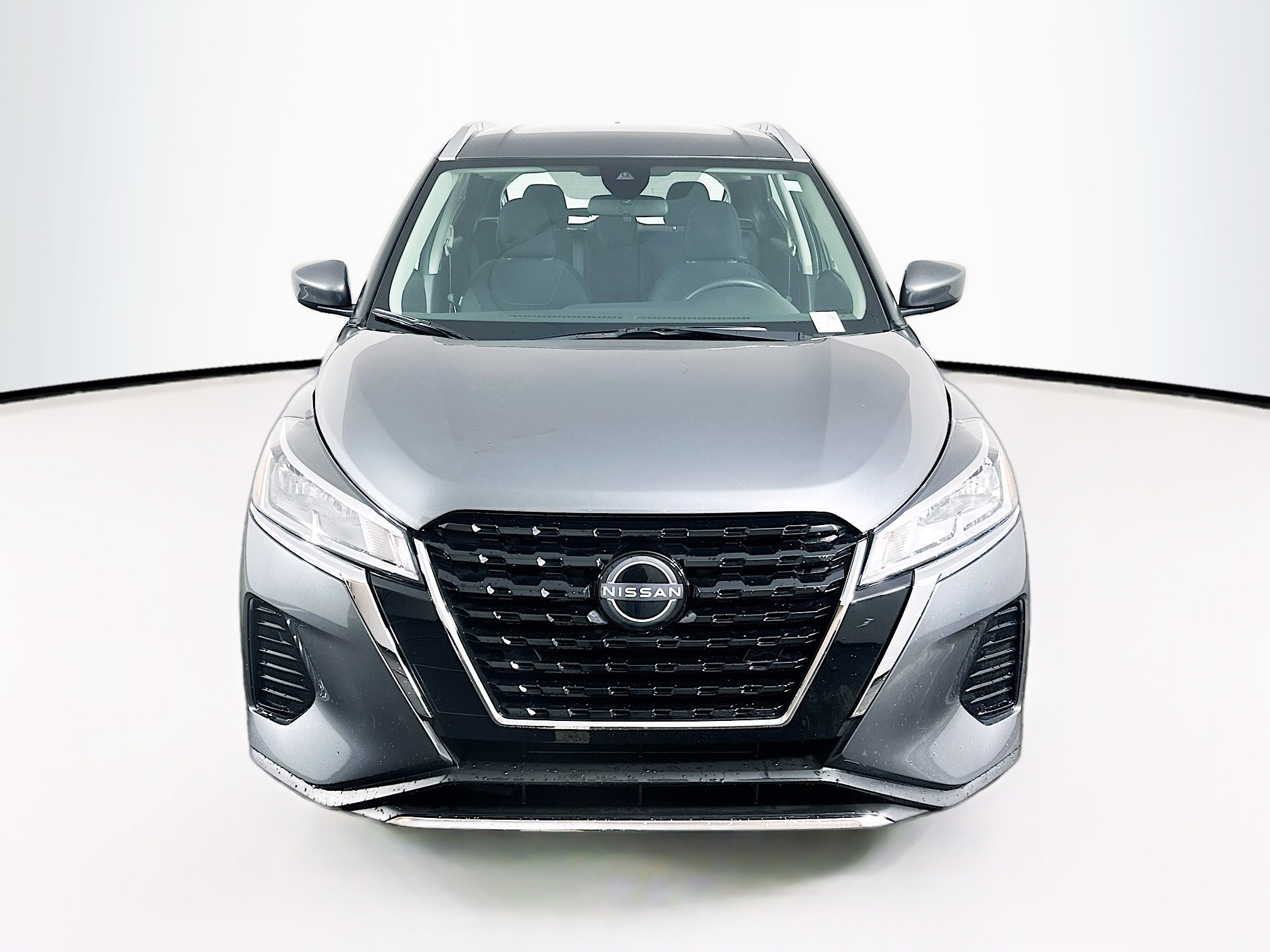 Used 2024 Nissan Kicks SV image 2