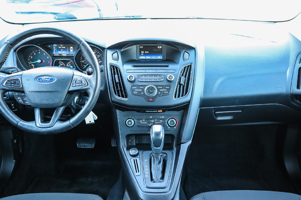 Used 2016 Ford Focus SE w/ SE Sport Package FWD image 13