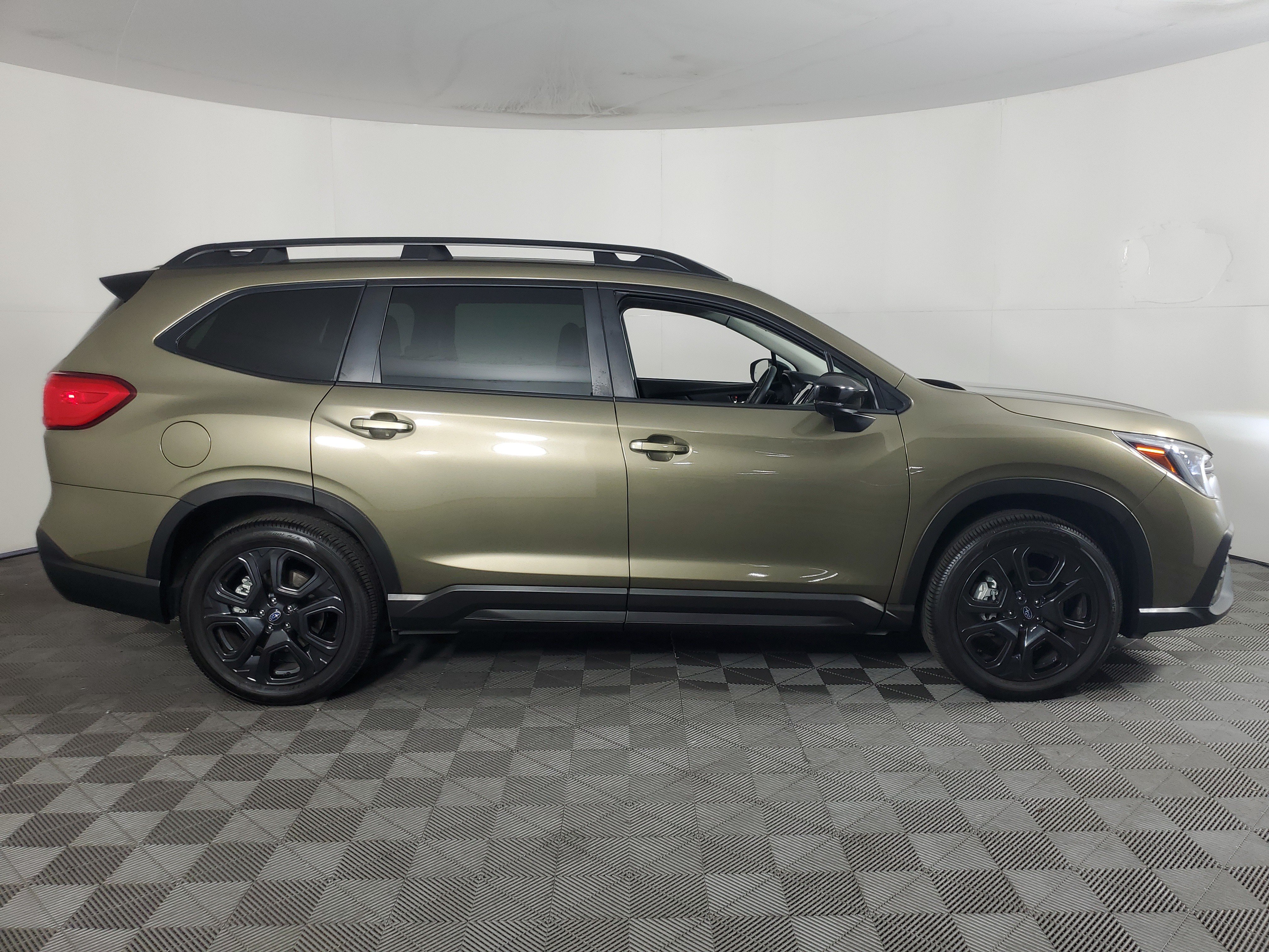 Used 2025 Subaru Ascent Bronze Edition w/ Popular Package #2 AWD/4WD image 4
