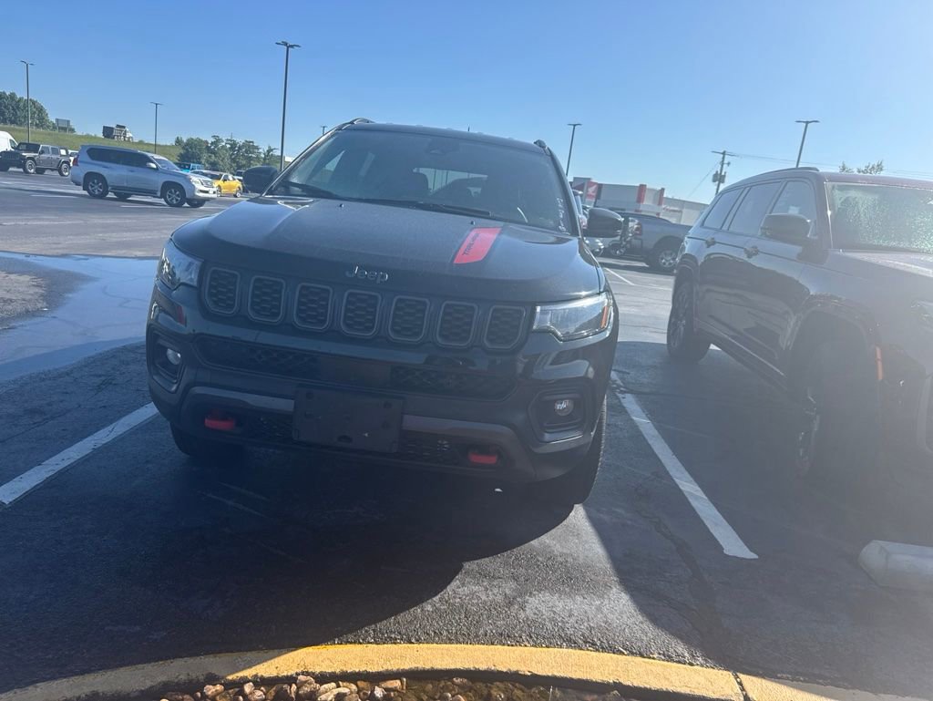 Used 2024 Jeep Compass Trailhawk AWD/4WD image 2
